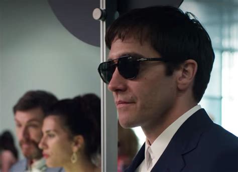 velvet buzzsaw jake gyllenhaal glasses